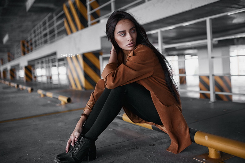 young adult, portrait, lifestyles, one person, model, women, warm clothing, casual clothing, hairstyle, leisure activity, young women, adult, beauty, beautiful woman