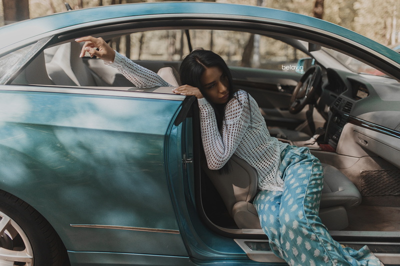 women, portrait, tanned, Alexander Belavin, 2K, looking away, women with cars, sitting