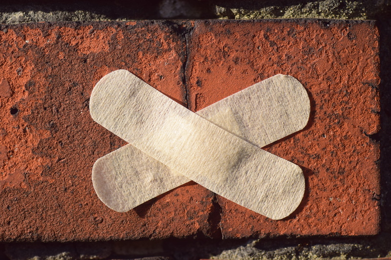 crack, symbol, no people, masonry, amateur, wound, house doctor, day, damage, crack in the wall, textured, wall, white color, directly above, outdoors