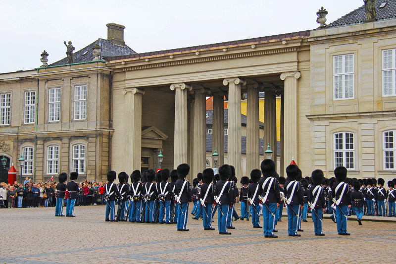 2K, day, famous, changing of the guard, group of people, large group of people, palace, Marching, sky, tourist, capital, amalienborg palace, military uniform