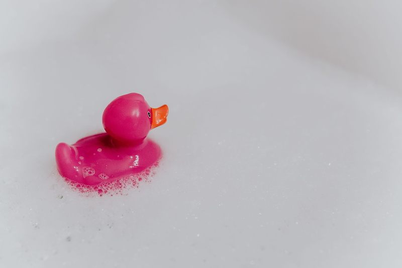 water, nature, single object, copy space, studio shot, indoors, drop, 5K, foam, red, no people, soap bubbles, white background, floating on water, ducky