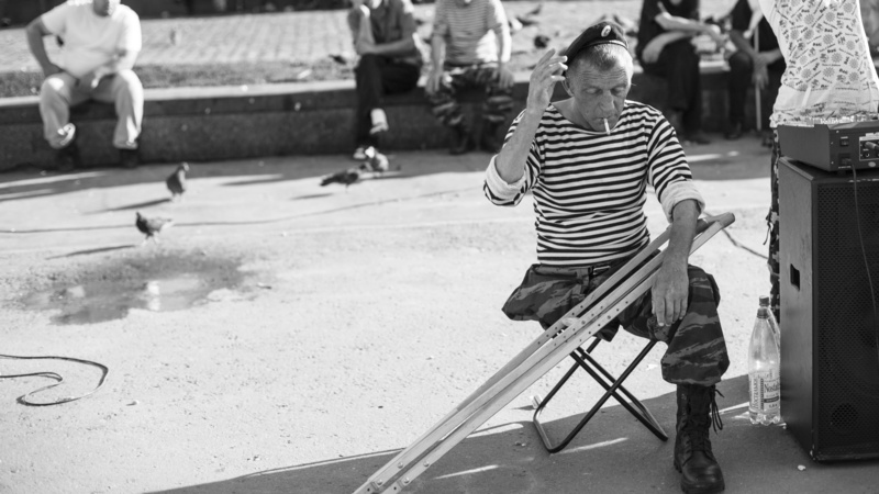 bird, sitting, pedestrian, males, grayscale, shirt, chair, standing, animal, apparel, clothing, finger, day, hat, photo, people, skateboard, sports, men