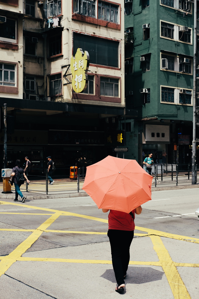 back, road marking, architecture, women, woman, group of people, tourist, rain, men, building exterior, life, 5K, transportation, shadow, person, breaking