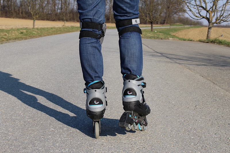 tree, human body part, recreational sports, outdoors, 5K, skateboard, casual clothing, human limb, Inline Skates, limb, jeans, teenager, Rollerskates