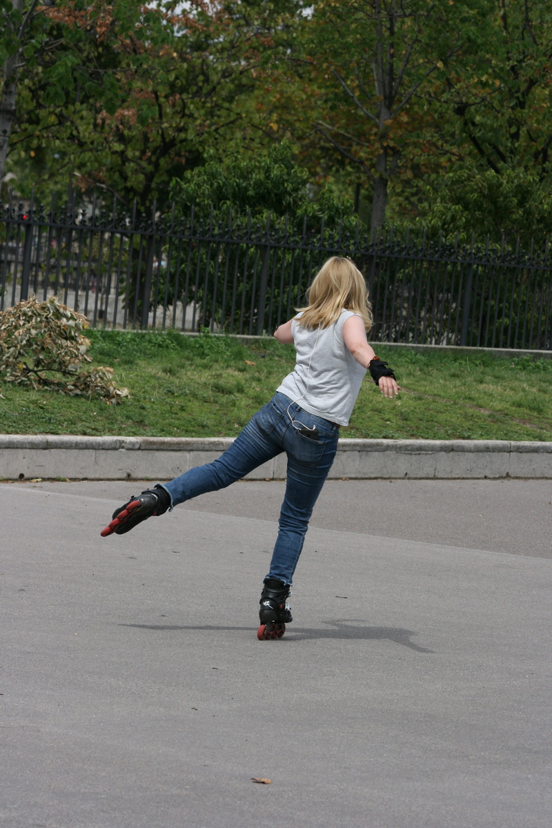 paris, one person, hairstyle, women, full length, day, outdoors, transportation, fitness, rear view, casual clothing, road, human arm, blond hair, real people