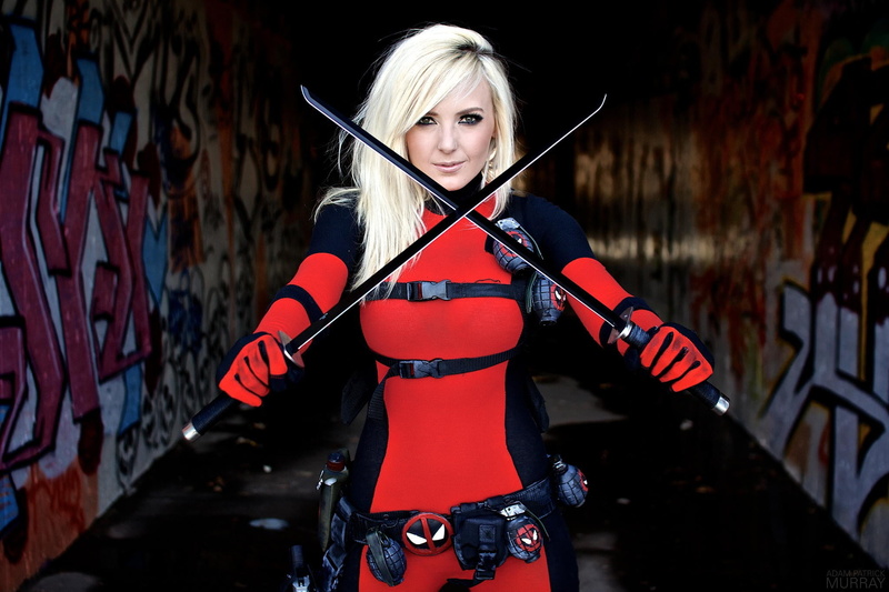 looking at camera, women, hair, female, blond hair, lifestyles, looking at viewer, real people, 1080P, music, standing, young women, cosplay, hairstyle