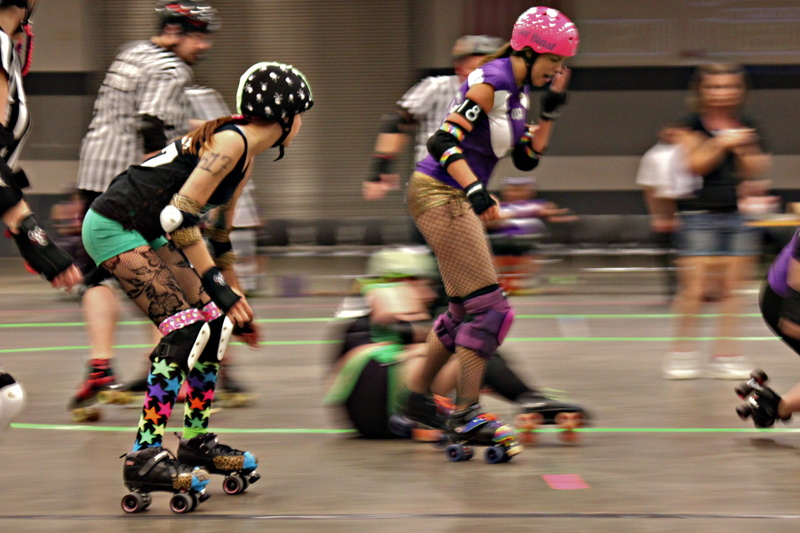 sports helmet, blurred motion, activity, women, green, marathon, skating, woman, shorts, recreation, men, running, healthy lifestyle, sport, skill, competition