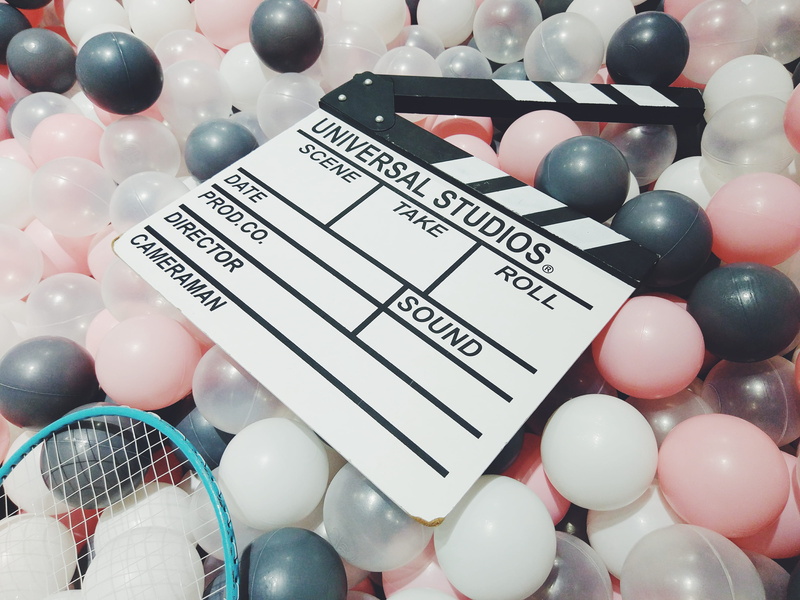 communication, non-western script, close-up, scene, balloon, ball, still life, text, guangzhou shi, script, pink, 4K, movie, abundance, celebration, studio