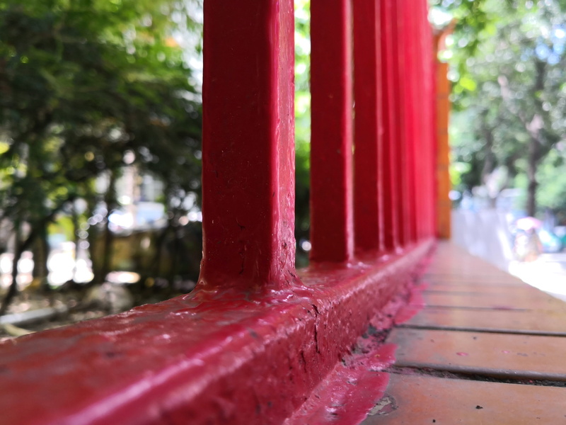 day, selective focus, focus on foreground, metal, no people, park, 2K, table, architecture, nei huan lu, in a row, built structure, china, footpath, water