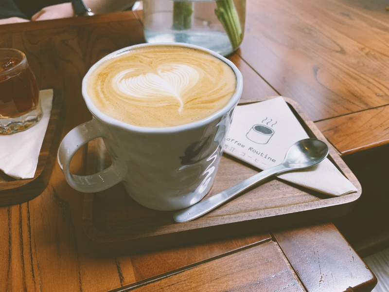 frothy drink, coffee - drink, cappuccino, food and drink, tray, hardwood, jin sha xi lu, espresso, mug, still life, refreshment, froth art, crockery, hangzhou shi