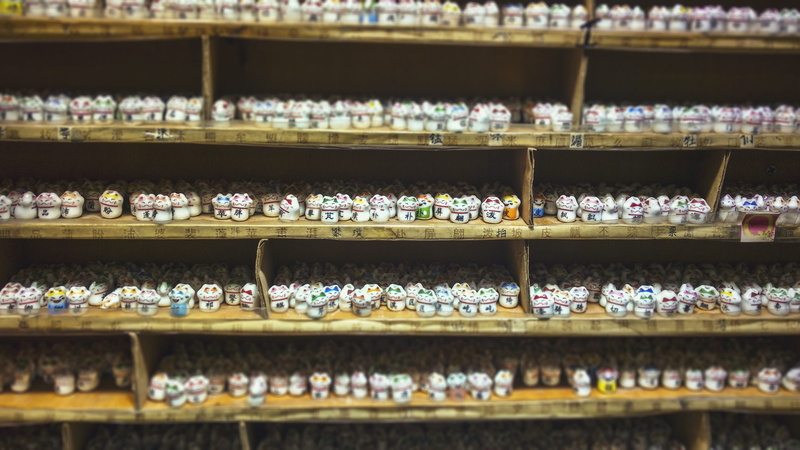 retail, market, business, cats, 5K, street, choice, arrangement, toy, variation, indoors, large group of objects, day, no people, in a row, shelf, sale