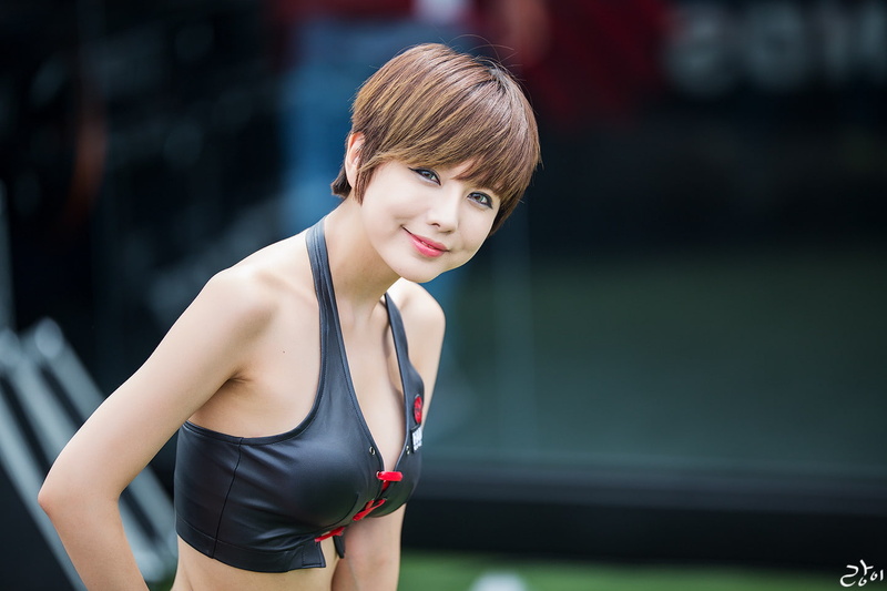 hair, smiling, Ryu Ji Hye, clothing, Asian, hairstyle, Korean, young women, focus on foreground, standing, 720P, sports clothing, beauty, adult, healthy lifestyle