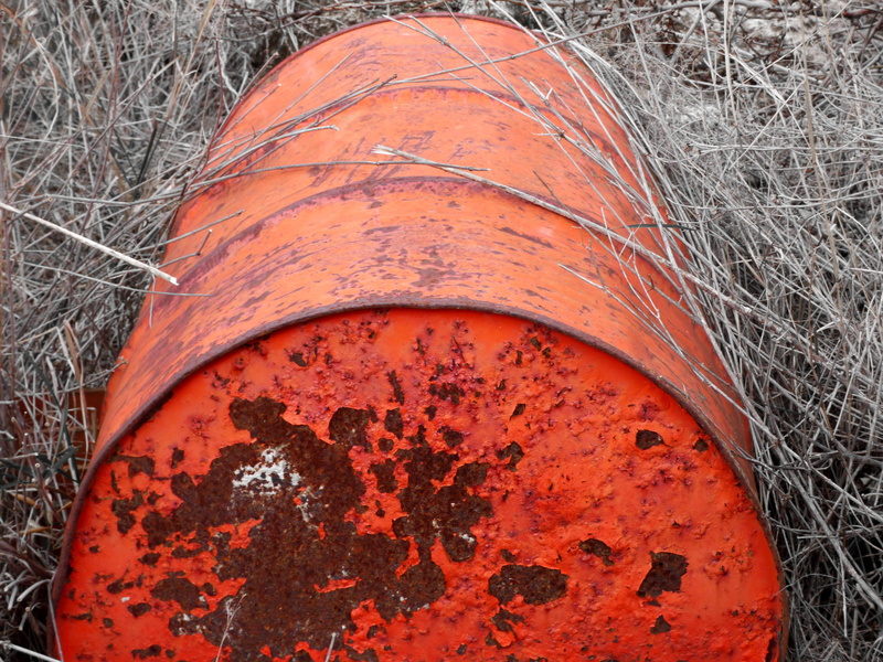 abandoned, obsolete, plant, day, textured, metal, objects/Equipment, damaged, old, barrel, weathered, land, field, close-up, 4K, orange color, Drum, tree trunk