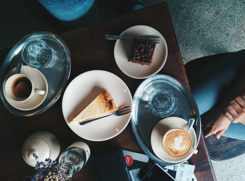 freshness, cafe, plate, mug, top view, Pleasant, cake, crockery, table, hand, situation, cup, hot drink, real people, 2K, espresso, refreshment, meal