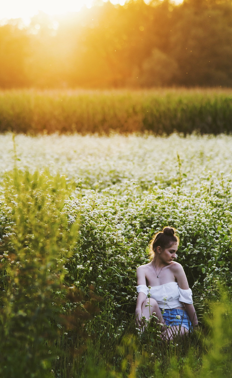 beautiful, shorts, summer, tranquil Scene, love, woman, romance, 5K, young Women, top, relaxation, pregnant, hour, blue, field, sunlight, grass, beauty