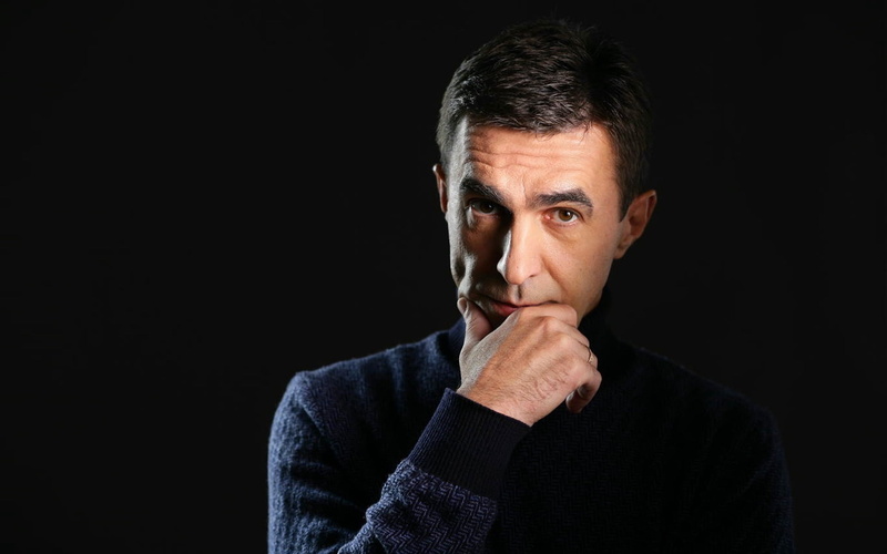 portrait, males, 1080P, caucasian Ethnicity, casual Clothing, blue, young Adult, close-up, businessman, looking, cut out, hand On Chin, copy Space, sweatshirt