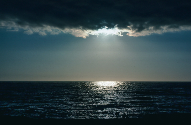 spot, sunbeam, natural, sunrays, horizon, beauty in nature, beach, cloud, beauty, sunset, horizon over water, cloud - sky, 2K, dusk, tranquil scene, sunlight