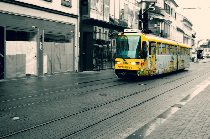 travel, cable car, street, track, day, 2K, city, land vehicle, rail transportation, outdoors, mode of transportation, public transportation, built structure