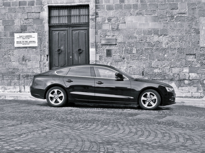 style, architecture, wheel, retro styled, white, motor, photography, technology, street, auto, luxury cars, urban Scene, black and white, fast car, sedan