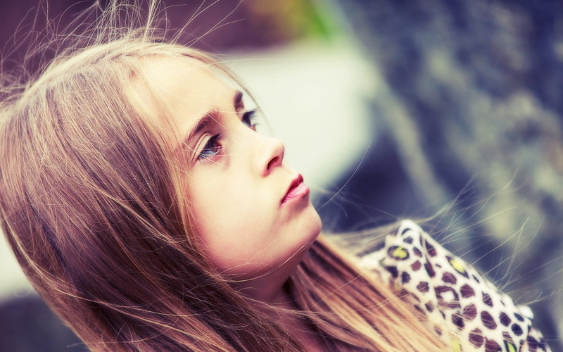 focus on foreground, sadness, one person, face, brown, s, women, close-up, eyes, 720P, long hair, young women, blonde, beautiful woman, black, real people
