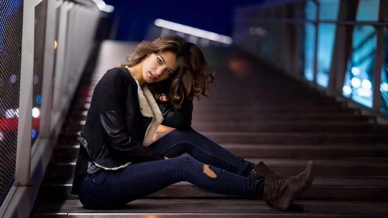 4K, hairstyle, leisure activity, teenager, real people, contemplation, beautiful woman, lifestyles, indoors, adult, full length, young adult, beauty, depression - sadness