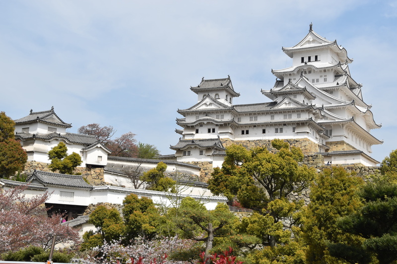 cloud - sky, spire, tourism, belief, place of worship, building, japan, outdoors, himeji-castle, growth, no people, architecture, building exterior, low angle view