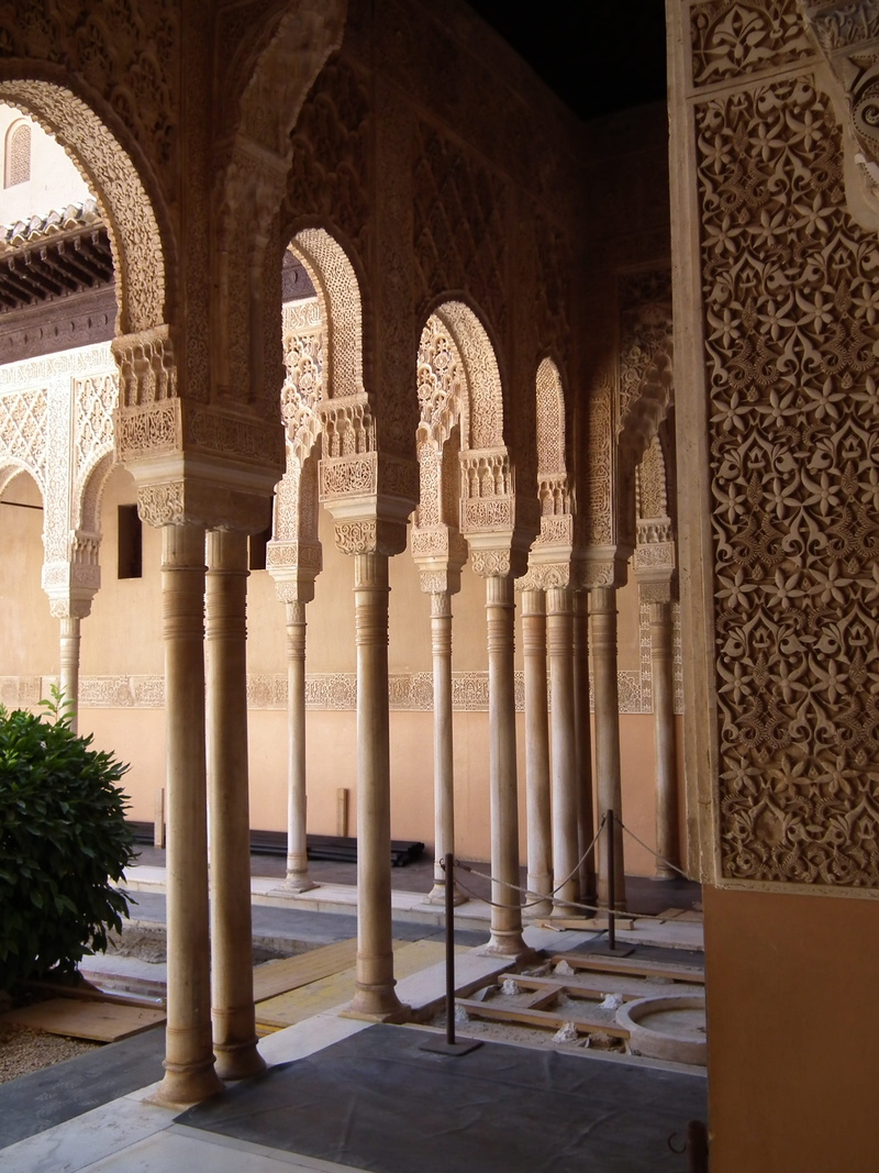 day, in a row, alhambra, no people, built structure, belief, tourism, old, building exterior, 2K, courtyard, colonnade, architectural column, arch, corridor