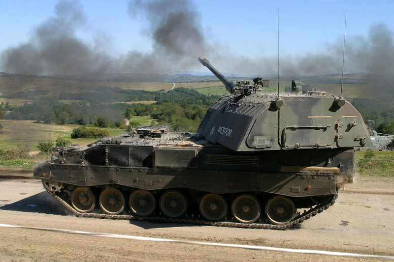 artillery, outdoors, army, weapon, 2K, green, armored tank, self-propelled, conflict, nature, fighting, war, aggression, military training, transportation