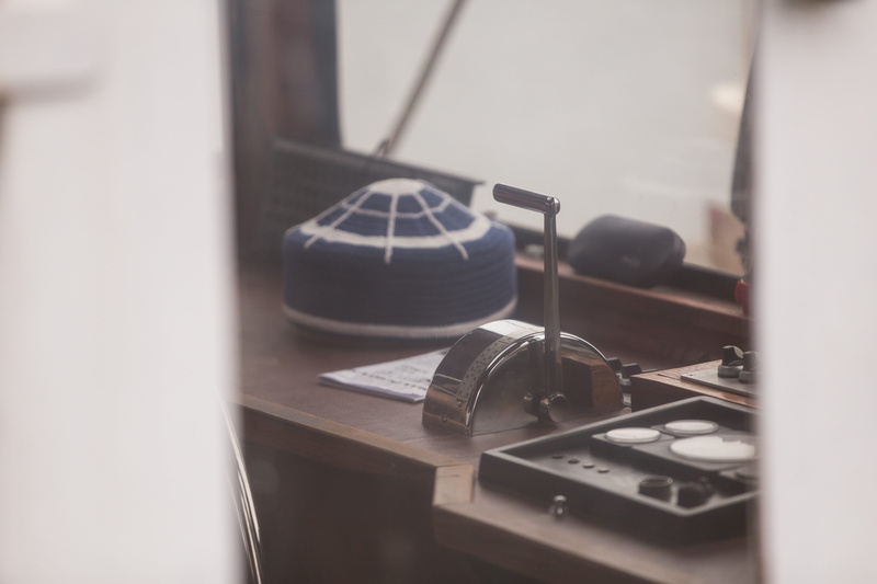 no people, indoors, blue, digital, absence, table, cushion, selective focus, 5K, bridge, untitled, gas lever, internet, communication, boat, brown, modern