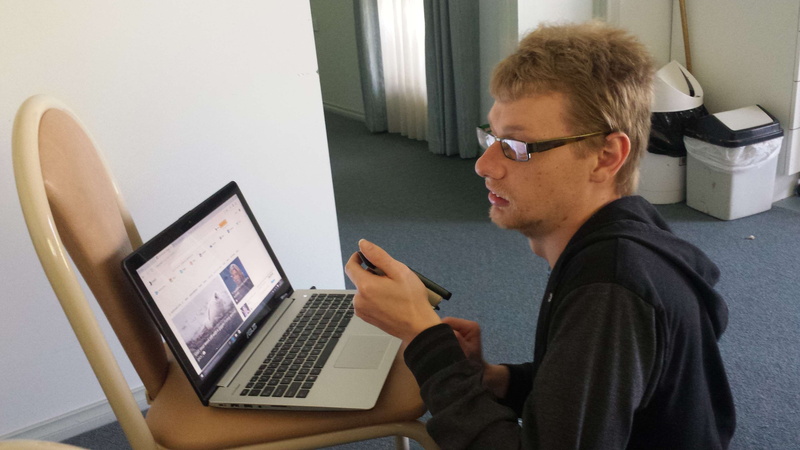 computer, concentration, indoors, broadband, 4K, technology, men, kiosk, eyeglasses, one person, working, connection, laptop, glasses, communication, seniors