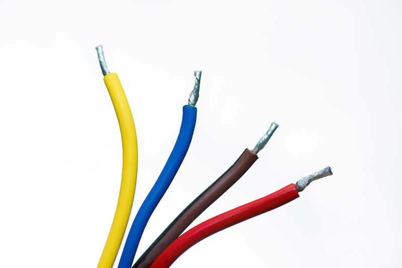 the flow of, white background, computer cable, connection, red, the voltage, 5K, electrical component, telephone line, the tip of the, blue, studio shot