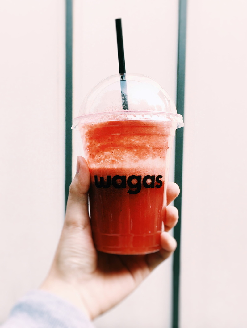 straw, drinking glass, personal perspective, 2K, food and drink, juice, one person, human hand, freshness, close-up, body part, smoothie, hand, human body part