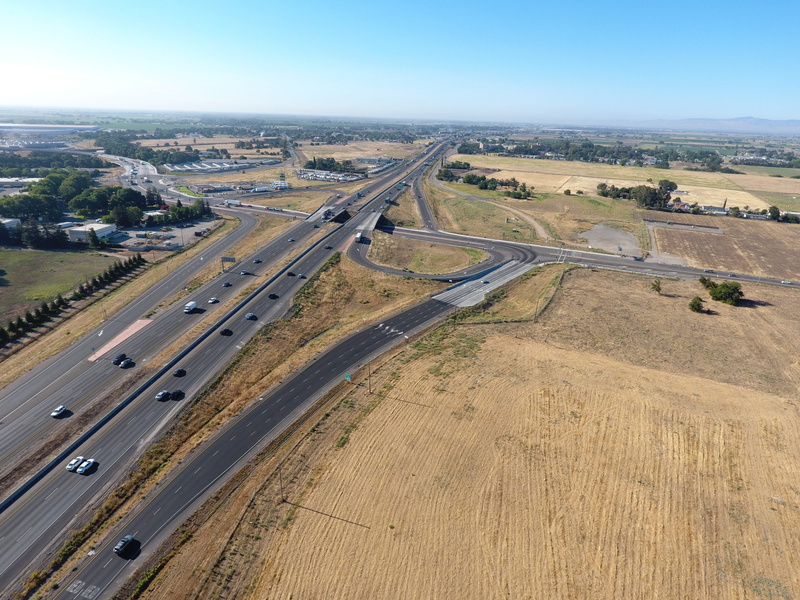 building exterior, weston ranch, way, day, multiple lane highway, land vehicle, nature, sunlight, landscape, outdoors, environment, 4K, road, highway