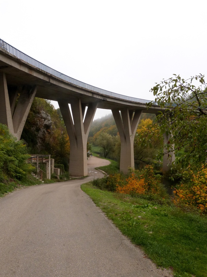 2K, path, interchange, outdoor, urban, road, architectural column, structure, transportation, interstate, motorway, sky, outdoors, the way forward, nature