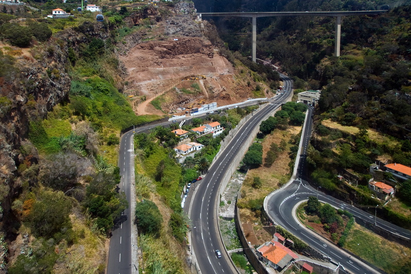 multiple lane highway, bridge, land vehicle, outdoors, built structure, city, plant, transportation, day, road, mode of transportation, highway, high angle view