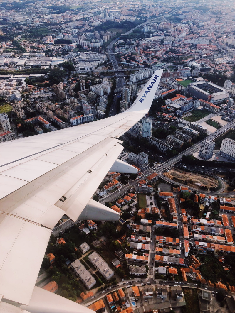 flying, market, downtown, way, plane, high angle view, ryanair, town, aircraft, nature, built structure, mode of transportation, grey, urban, cityscape