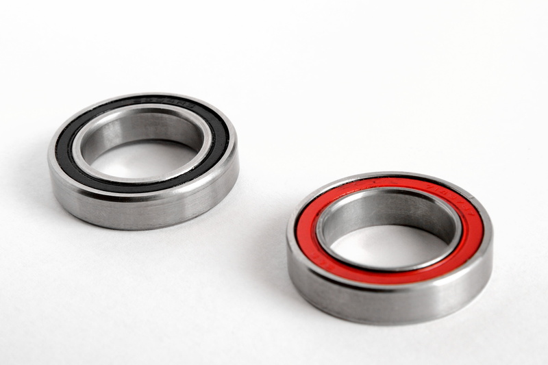 copy space, simplicity, no people, mechanics, equipment, repair, gray, single object, alloy, bearing, white background, close-up, 2K, steel, metal, studio shot