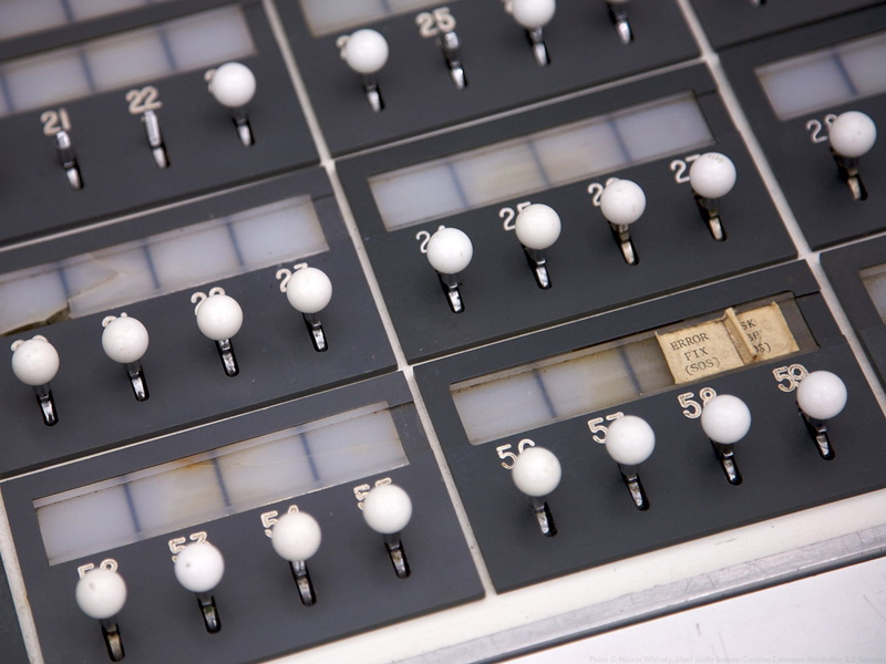 cabinet, music, white color, control panel, no people, leisure activity, indoors, arts culture and entertainment, knob, architecture, 720P, retro styled