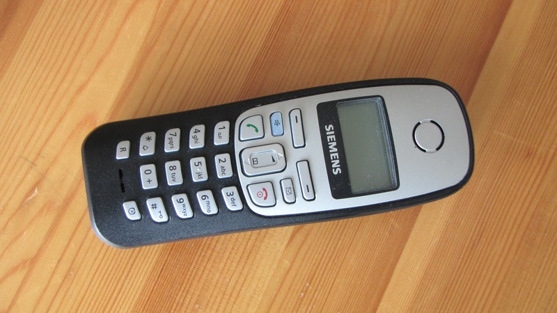 remote, text, keypad, push button, control, communication, connection, no people, 4K, internet, remote control, indoors, siemens, wood, table, calculator