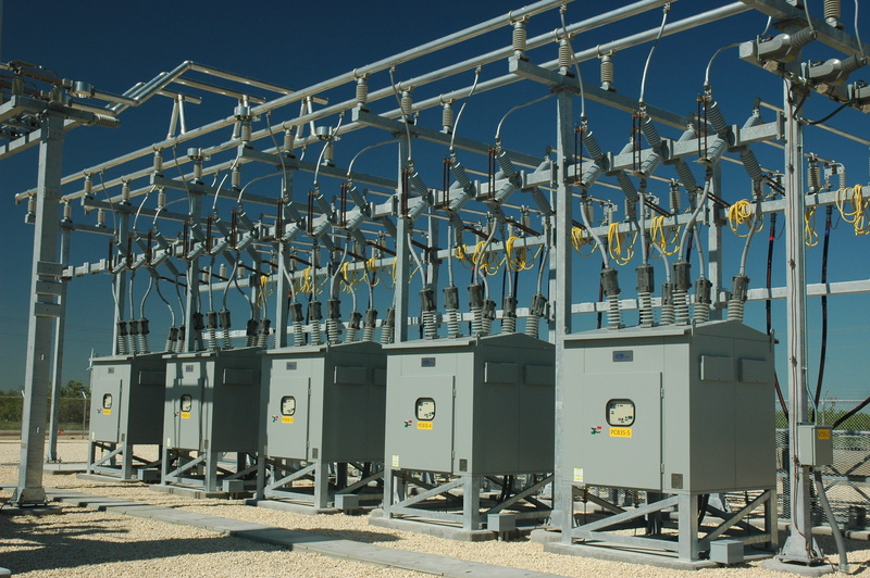 blue, electrical equipment, industrial equipment, sky, metal, no people, electricity, clear sky, day, built structure, disjuntor media tensao, fuel and power generation