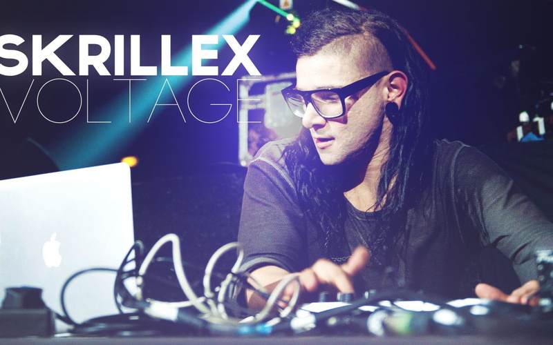 eyeglasses, Skrillex, front view, real people, 2K, voltage, young adult, casual clothing, men with glasses, one person, adult, men, beard, technology