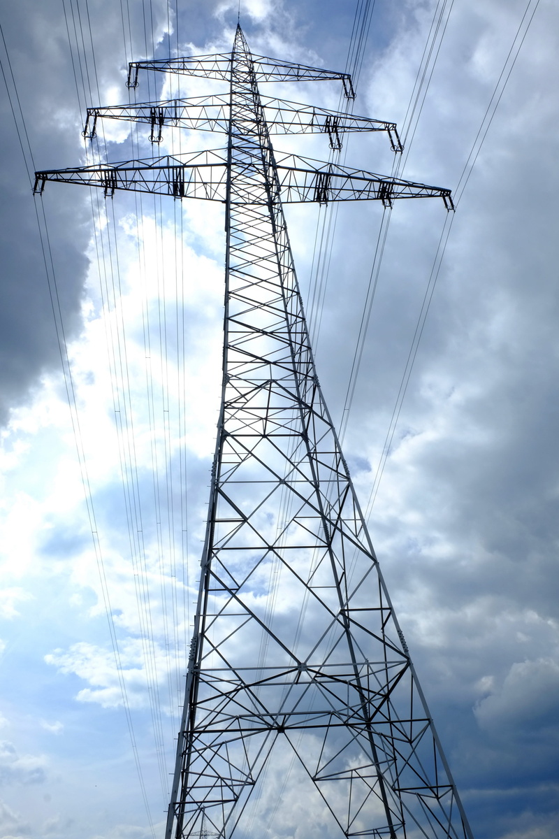 directly below, architecture, clouds, lines, iron - metal, tall - high, complexity, 4K, line, pylon, voltage, upper lines, distribution of electricity
