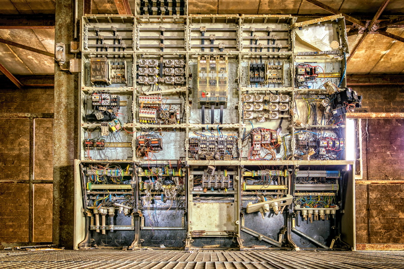 5K, broken, current, out of service, lost places, architecture, ailing, no people, elektrik, industry, defect, wall - building feature, large group of objects