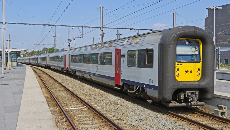 coupled, station, diplomatic traffic, passenger train, rail- cars, motion, belgian state railways, electric locomotive, elastic, the middle of the cab