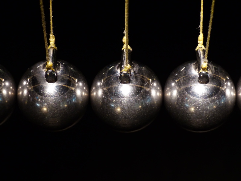 momentum conservation, sphere, newton cradle, indoors, edme mariotte, play, silver colored, conservation of momentum, wealth, gold, newton pendulum, gold colored