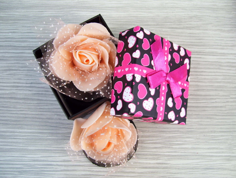 flower, indulgence, two, peach, elastic, indoors, baked, ready-to-eat, colored, shop, black, rose, food and drink, decoration, temptation, nice, freshness