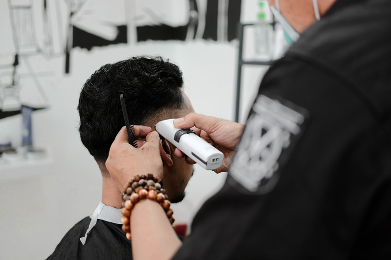 hairdresser, adult, barber, lifestyles, barbershop, sitting, indoors, occupation, 4K, indonesia, mid adult, people, selective focus, body care, men, mirror