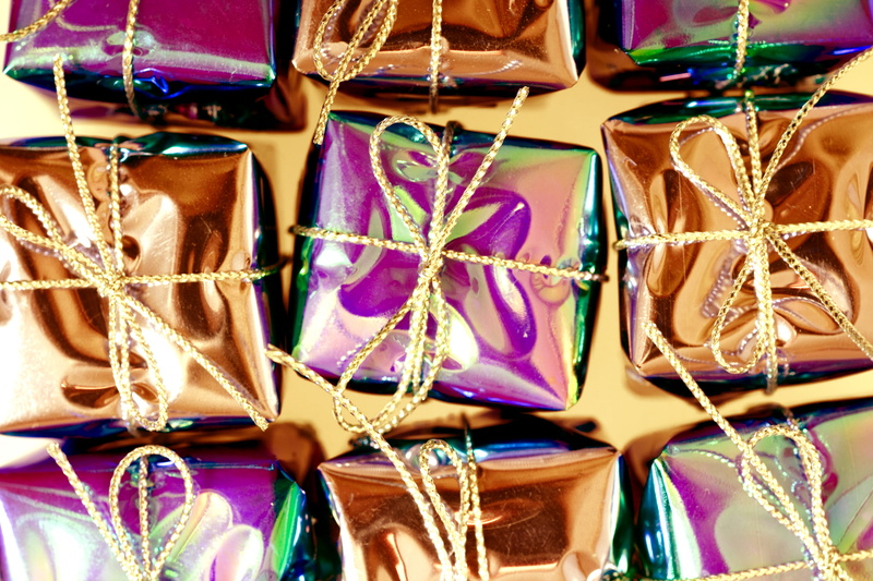choice, christmas, gift, variation, celebration, for sale, indoors, isolated, high angle view, wrapping, package, present, shopping, ribbon, retail, still life