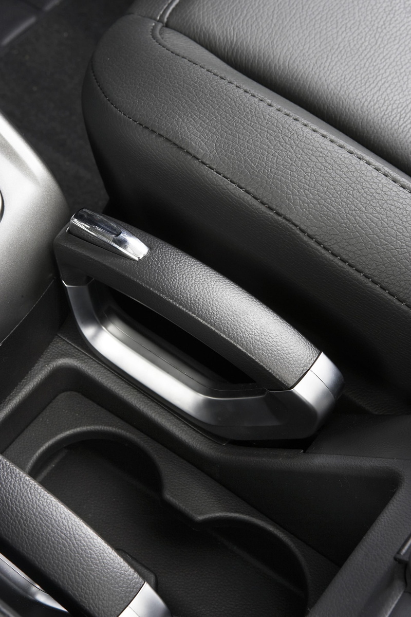 captiva, land vehicle, safety, holden, control, vehicle seat, protection, leather, no people, car interior, luxury, indoors, travel, black color, 2K, seat belt