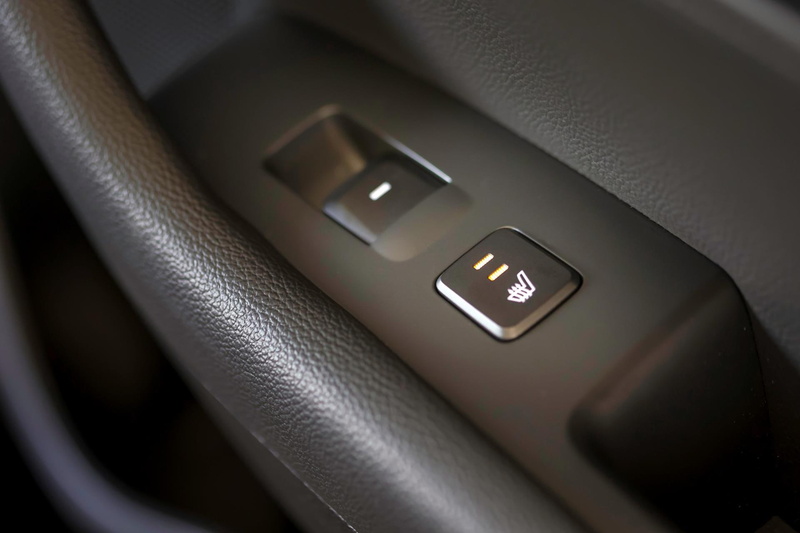 no people, leather, hyundai, computer, motor vehicle, computer key, control, push button, close-up, seat belt, technology, 1080P, car interior, connection
